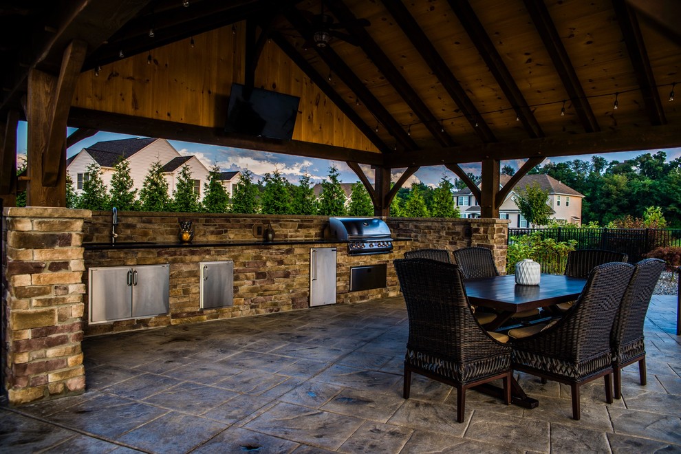 Foto de patio rural grande con cocina exterior, adoquines de hormigón y cenador