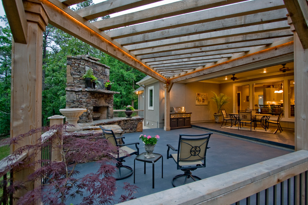 Outdoor Living in Accadia Court Chenal Valley Little Rock Tropical