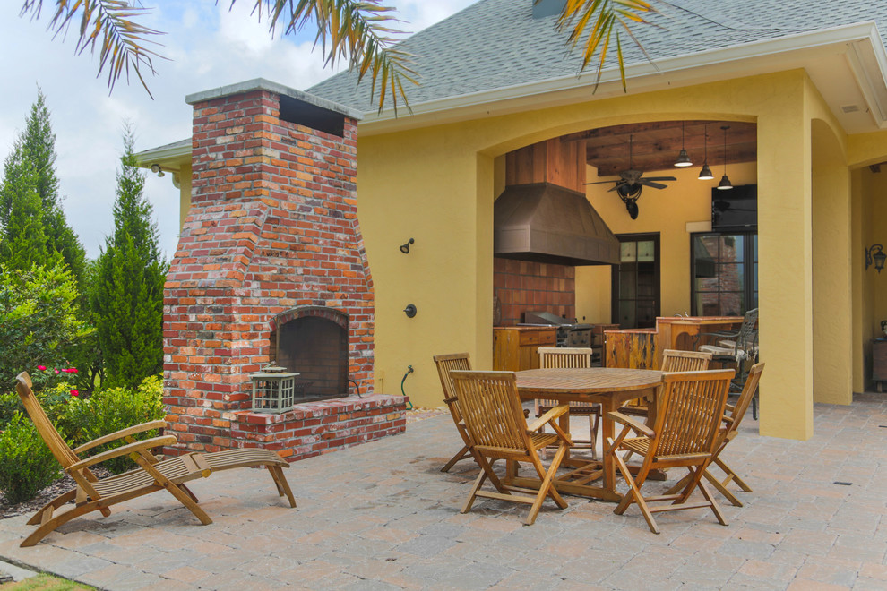 Example of a mountain style patio design in Tampa