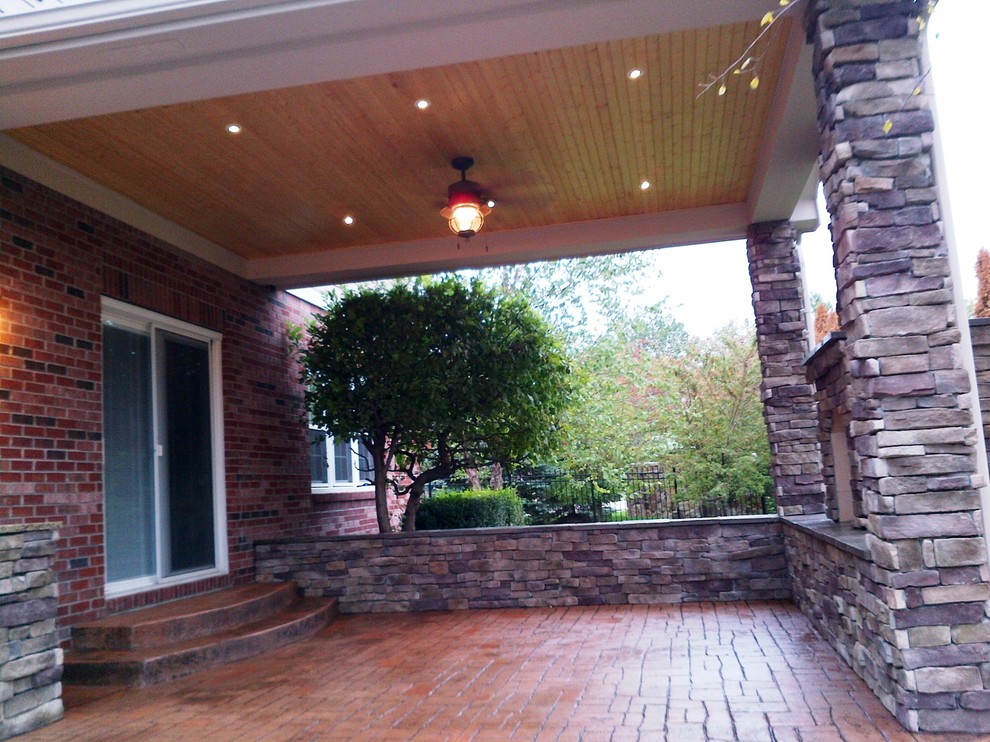 Example of a classic patio design in Indianapolis