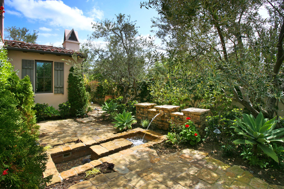 outdoor living Traditional Patio Orange County by V.I