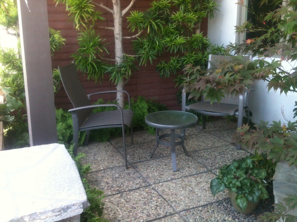 Medium sized classic back patio in Los Angeles with tiled flooring and a roof extension.