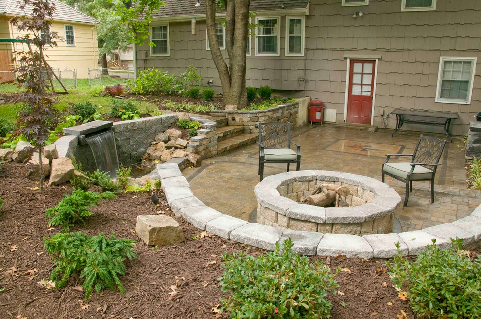 Design ideas for a classic patio in Kansas City.