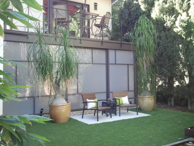 Example of a mid-sized asian backyard concrete paver patio kitchen design in Los Angeles with no cover