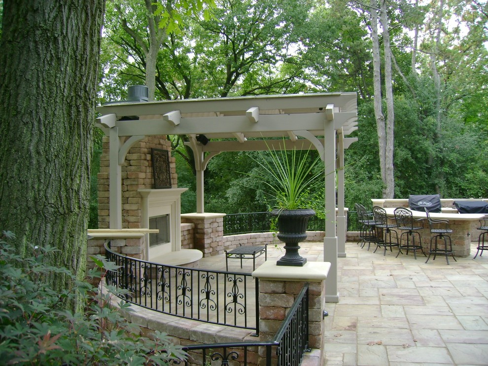 Inspiration for a timeless patio remodel in Milwaukee