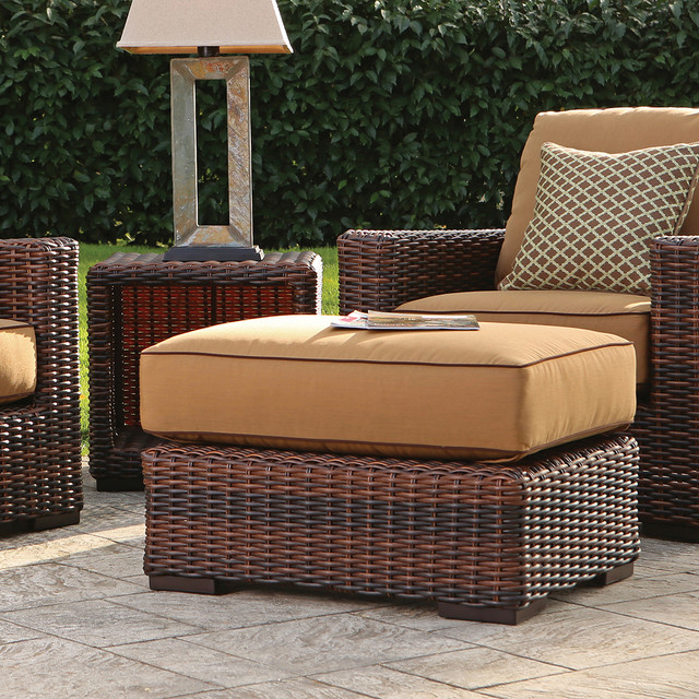 Outdoor Wicker Chair and Ottoman Classique Chic Terrasse et Patio