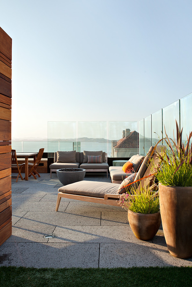 This is an example of a modern patio in San Francisco.