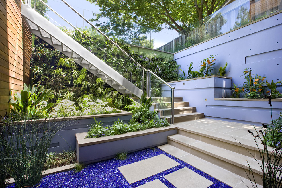 Стильный дизайн: двор в современном стиле без защиты от солнца - последний тренд