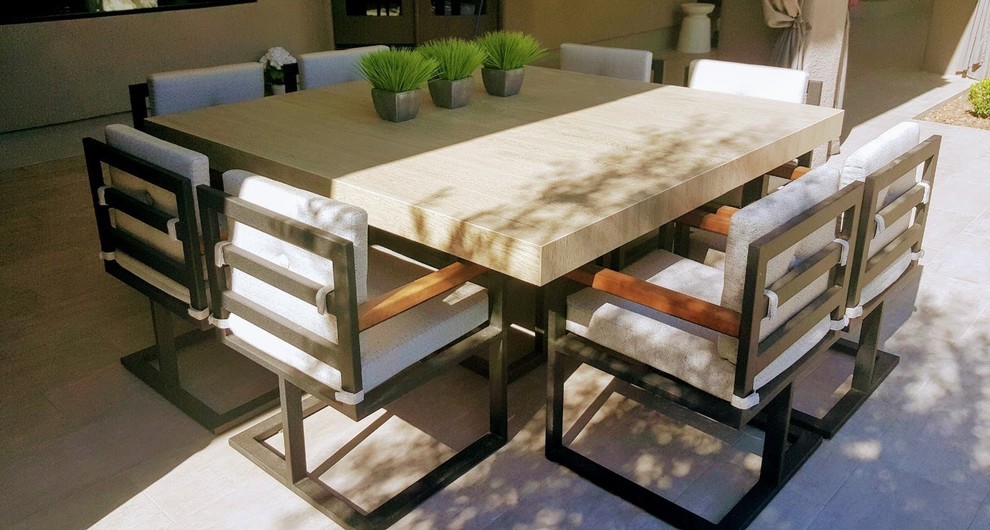 Inspiration for a contemporary patio remodel in Phoenix