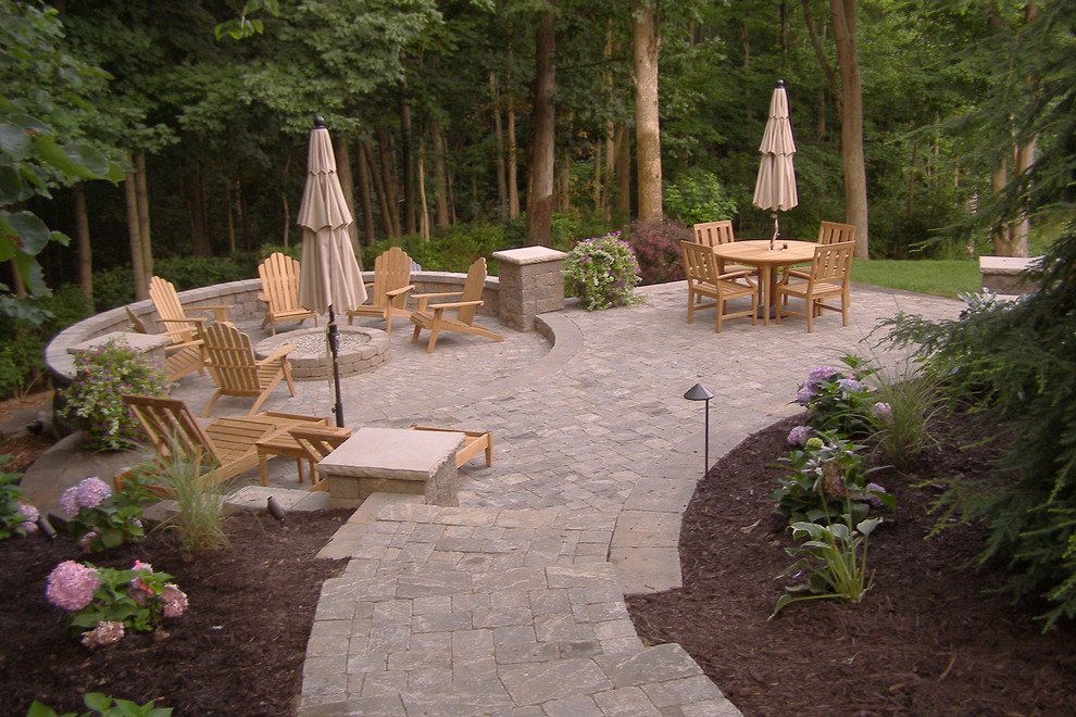 This is an example of a traditional patio in Cincinnati.