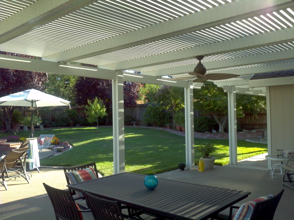 Medium sized contemporary back patio in Sacramento with a pergola.