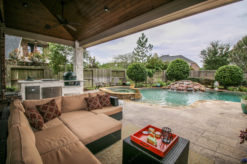 Patio kitchen - mid-sized traditional backyard patio kitchen idea in Houston with a roof extension