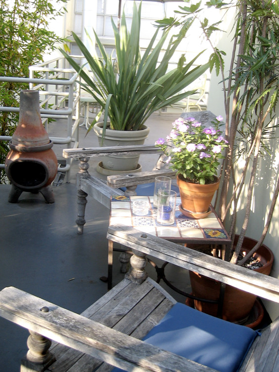 Exemple d'une terrasse éclectique.