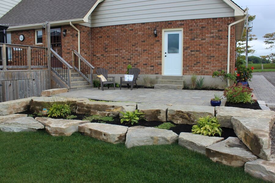 Patio with Natural Stone Bed Traditional Patio Toronto by