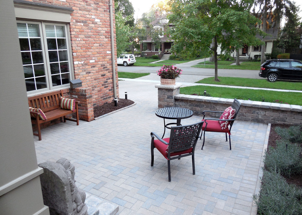 Example of a trendy patio design in Detroit