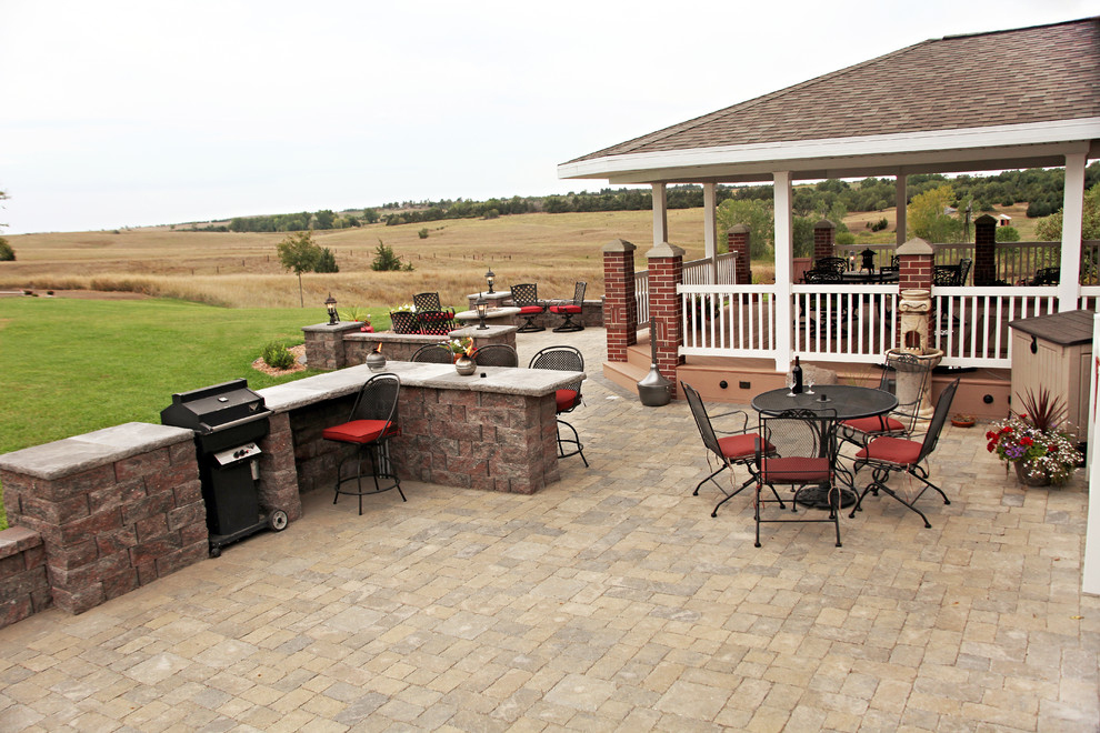 Patios/Outdoor Kitchens Clásico Patio Omaha de Grindstone
