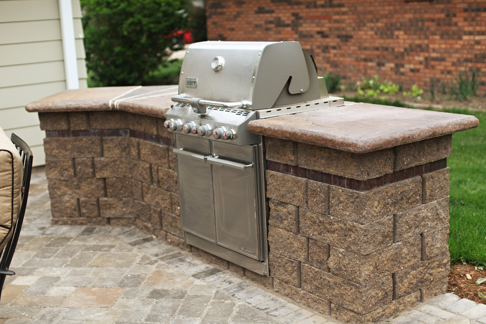 Patios/Outdoor Kitchens Traditional Patio Omaha by Grindstone