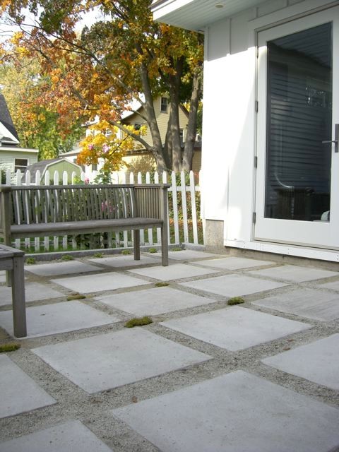 Immagine di un patio o portico chic dietro casa con pavimentazioni in cemento