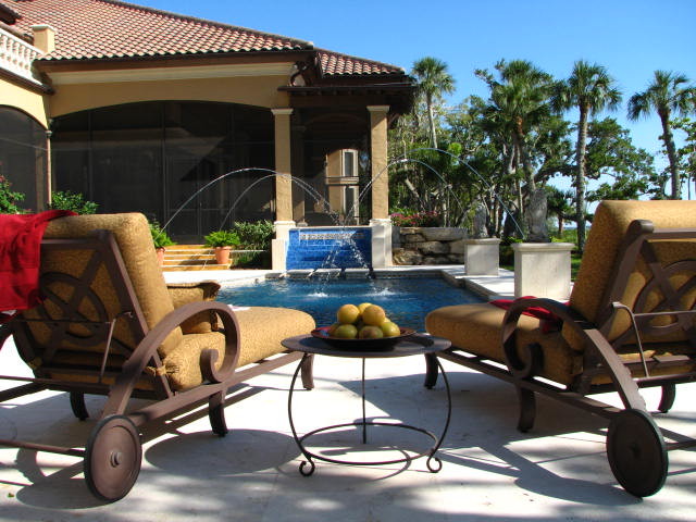 Example of a classic patio design in Orlando