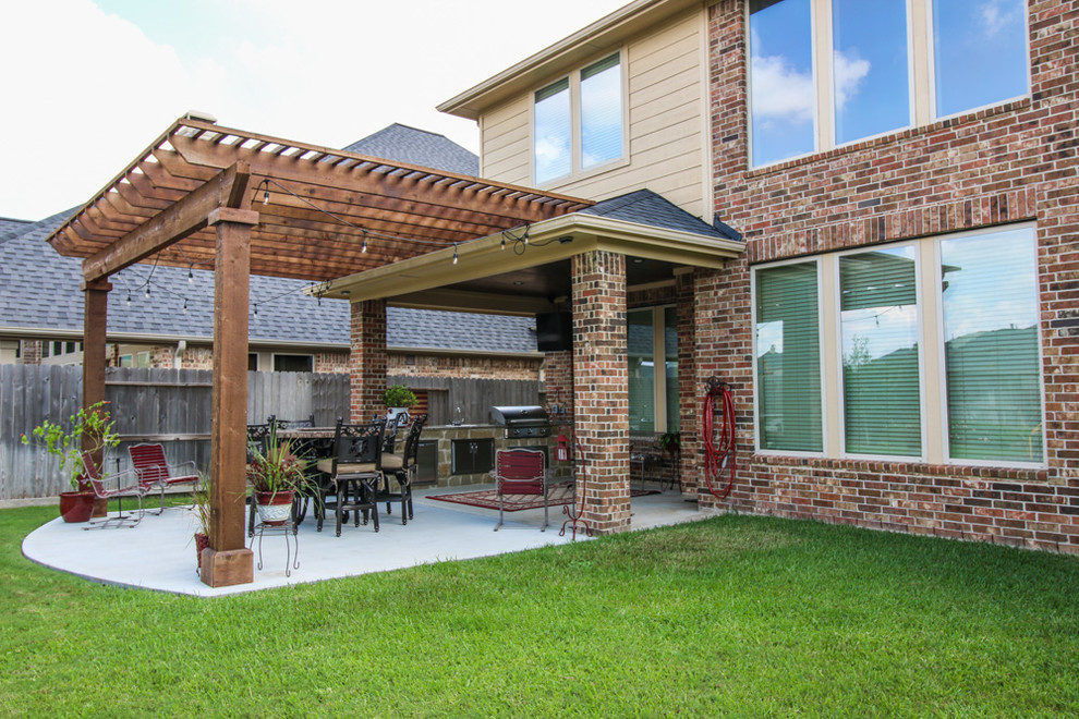 Pergola and Outdoor Kitchen Fulshear, TX Traditional Patio