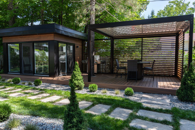 Pergola Bioclimatique avec volets intimité - Modern - Courtyard - Other -  by EXOSYSTEME - Outdoor Living Solutions | Houzz