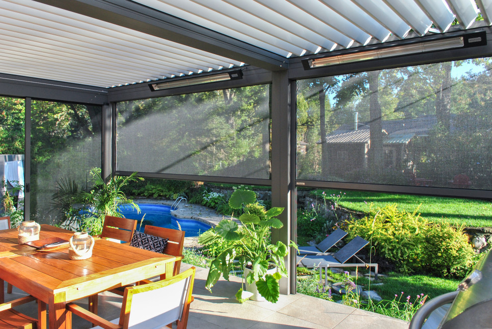 Pergola bioclimatique et moustiquaires motorisées Rustic Patio