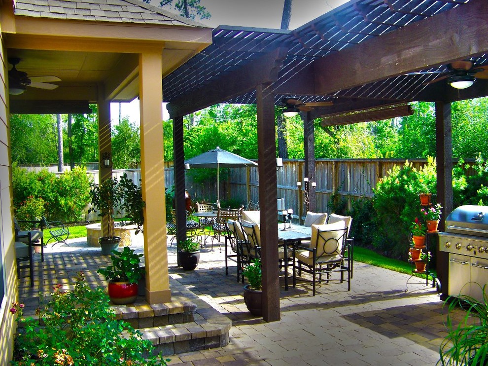 Pergola, Patio, Spa, and Landscape Modern Patio Houston von