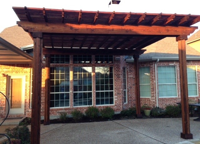 Design ideas for a classic patio in Dallas.