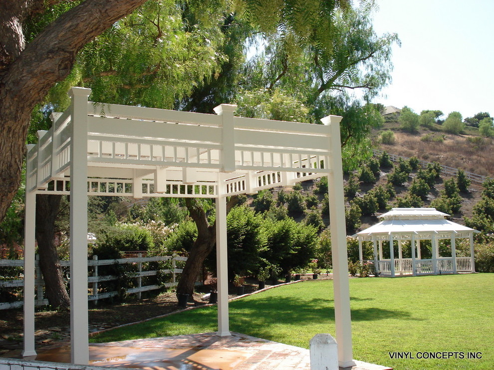PERGOLAS, PAVILLIONS,ARBORS, TRELLISES AND AWNINGS Traditional