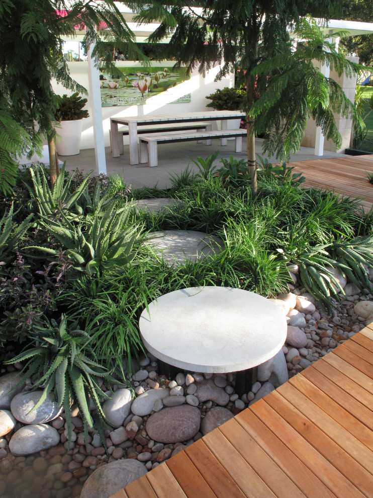Small contemporary courtyard patio in Perth with a water feature and decking.