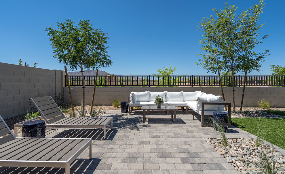 Phoenix, Arizona Arosa Estates Castillo Clover Patio Contemporary Patio Phoenix by