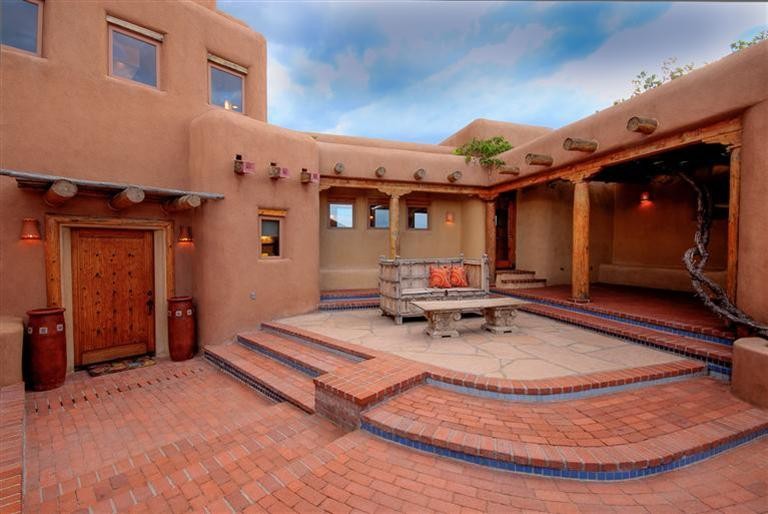 Example of a mountain style patio design in Albuquerque