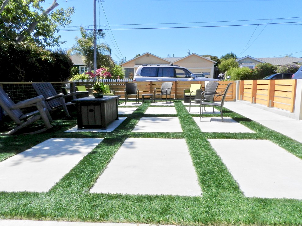 Photo of a medium sized retro front patio in San Francisco with concrete slabs and no cover.