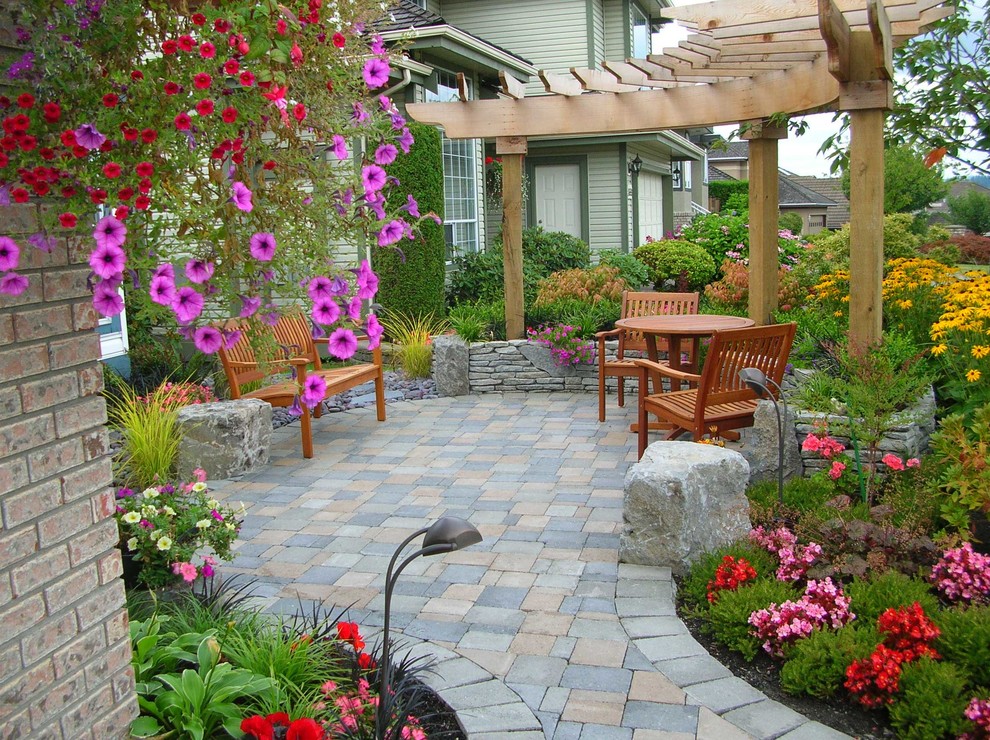This is an example of a classic patio in Vancouver with brick paving.