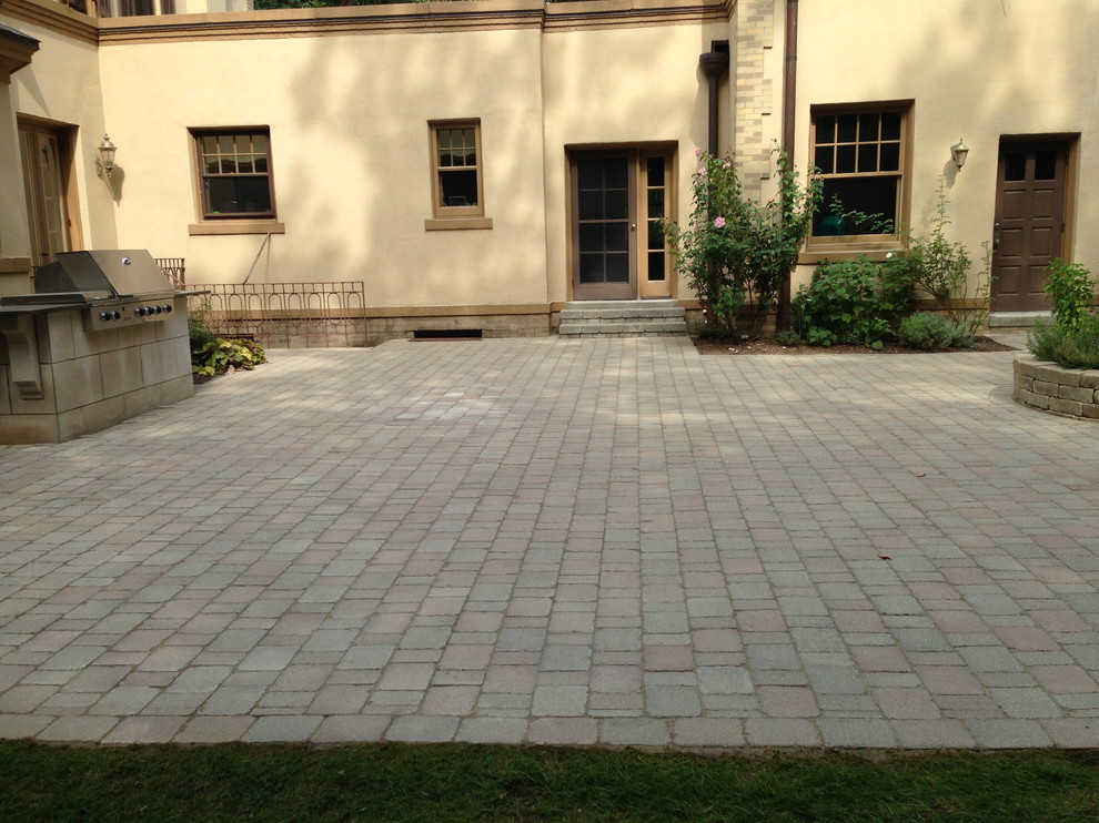 Polymeric Sand Installation Prevents Weed & Moss In Brick Pavers