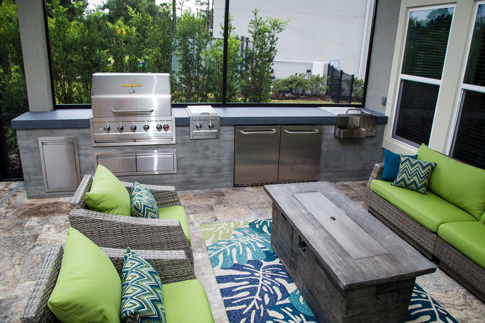 Aménagement d'une terrasse arrière moderne de taille moyenne avec une cuisine d'été.