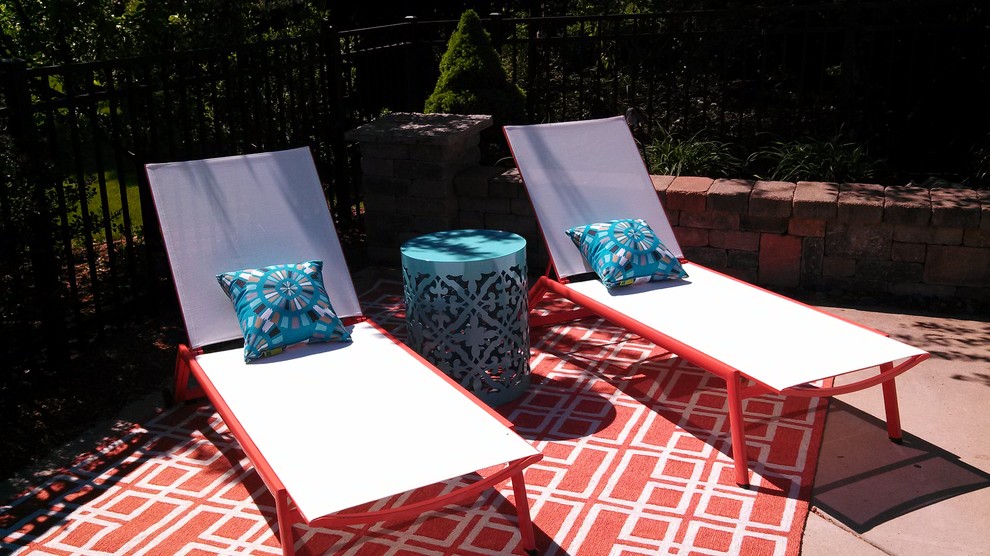 Réalisation d'une terrasse arrière minimaliste de taille moyenne avec une cuisine d'été, une dalle de béton et aucune couverture.