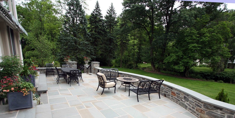 Inspiration for a timeless patio remodel in Philadelphia