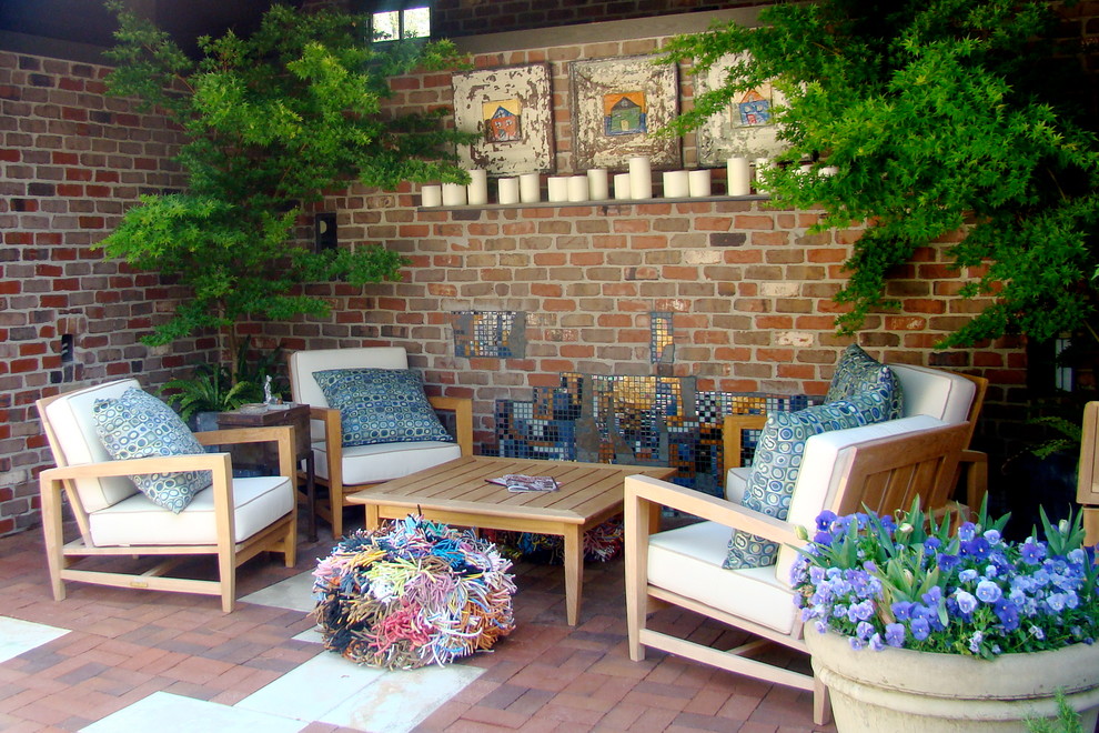 Пример оригинального дизайна: двор в современном стиле с мощением клинкерной брусчаткой