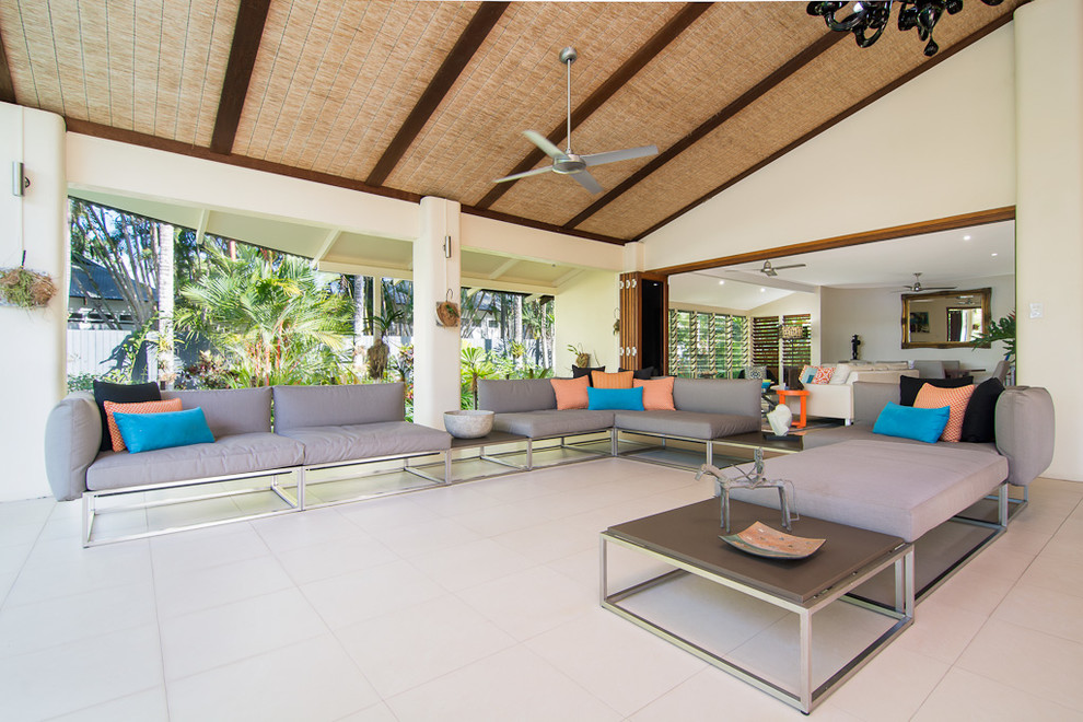Design ideas for an eclectic patio in Cairns.