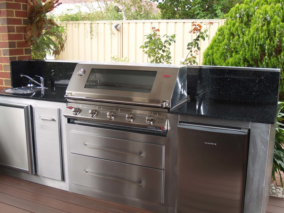 Photo of a traditional patio in Perth with an outdoor kitchen.