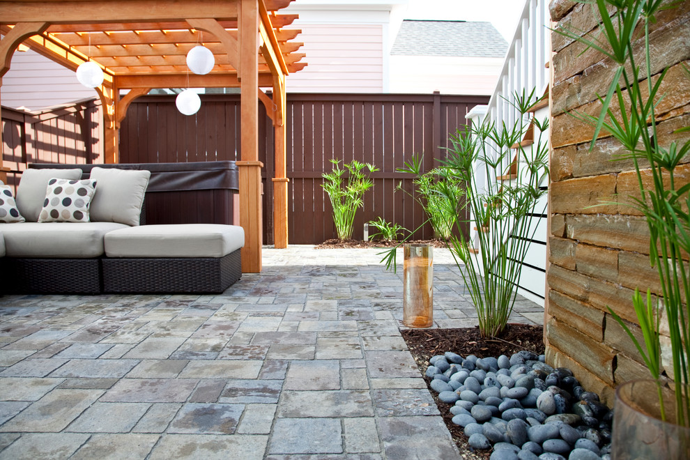 Example of a trendy patio design in Charleston