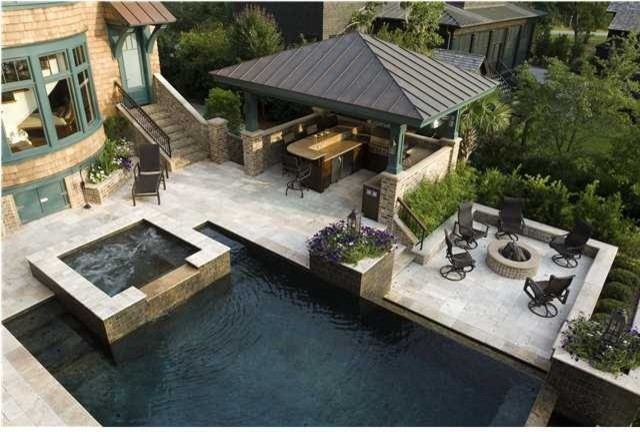 Idées déco pour une terrasse arrière classique de taille moyenne avec une cuisine d'été, du béton estampé et un gazebo ou pavillon.