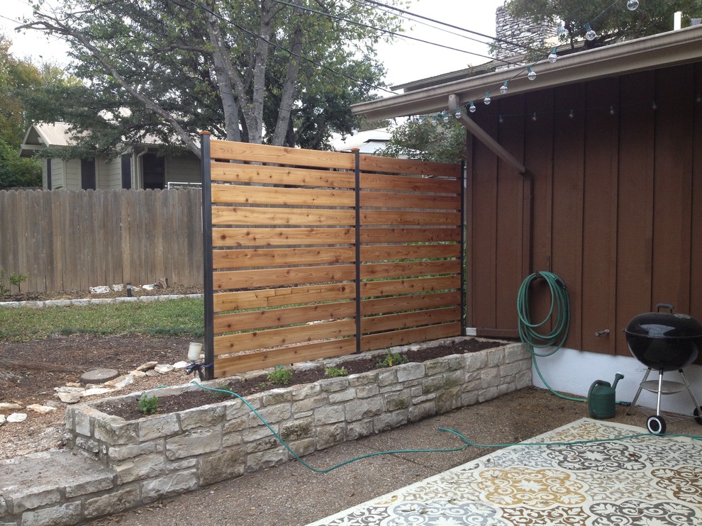Industrial back patio in Austin with no cover.