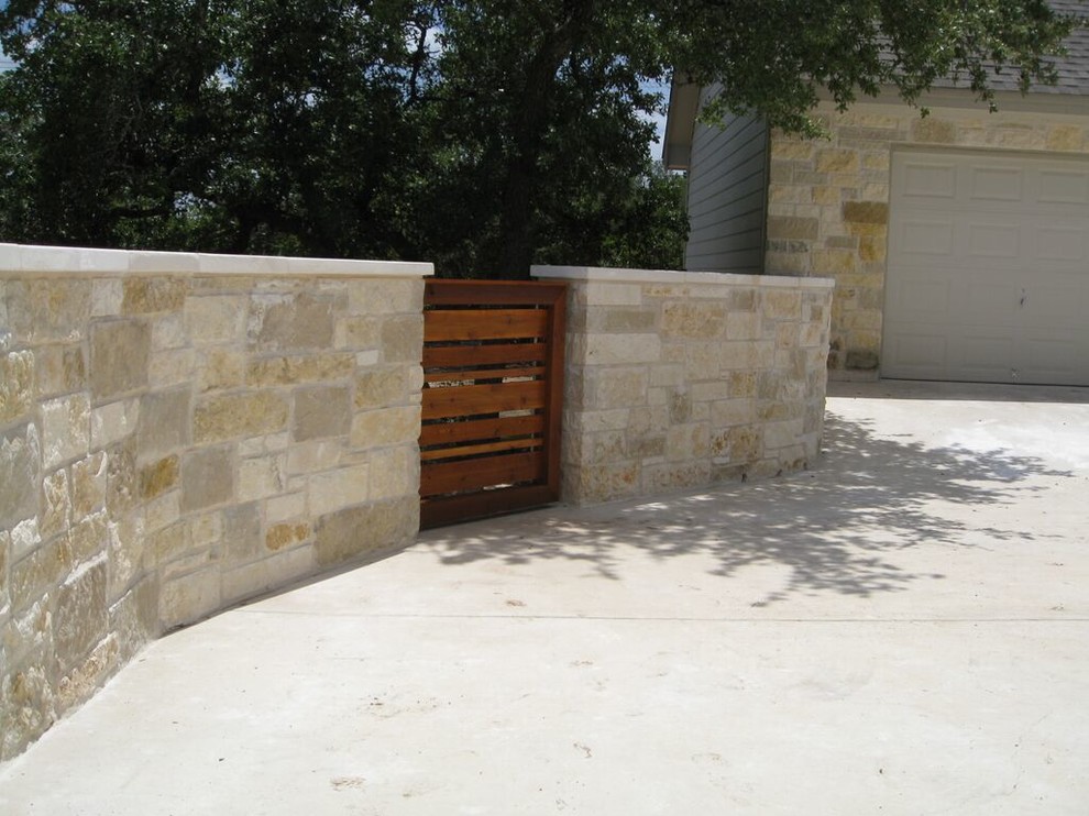 Design ideas for a traditional patio in Austin.