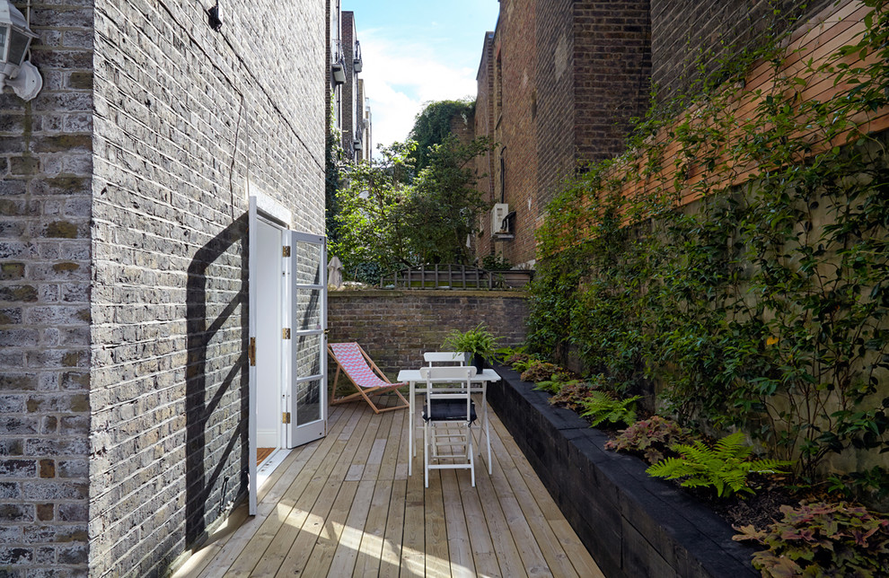 Inspiration for a classic patio in London.