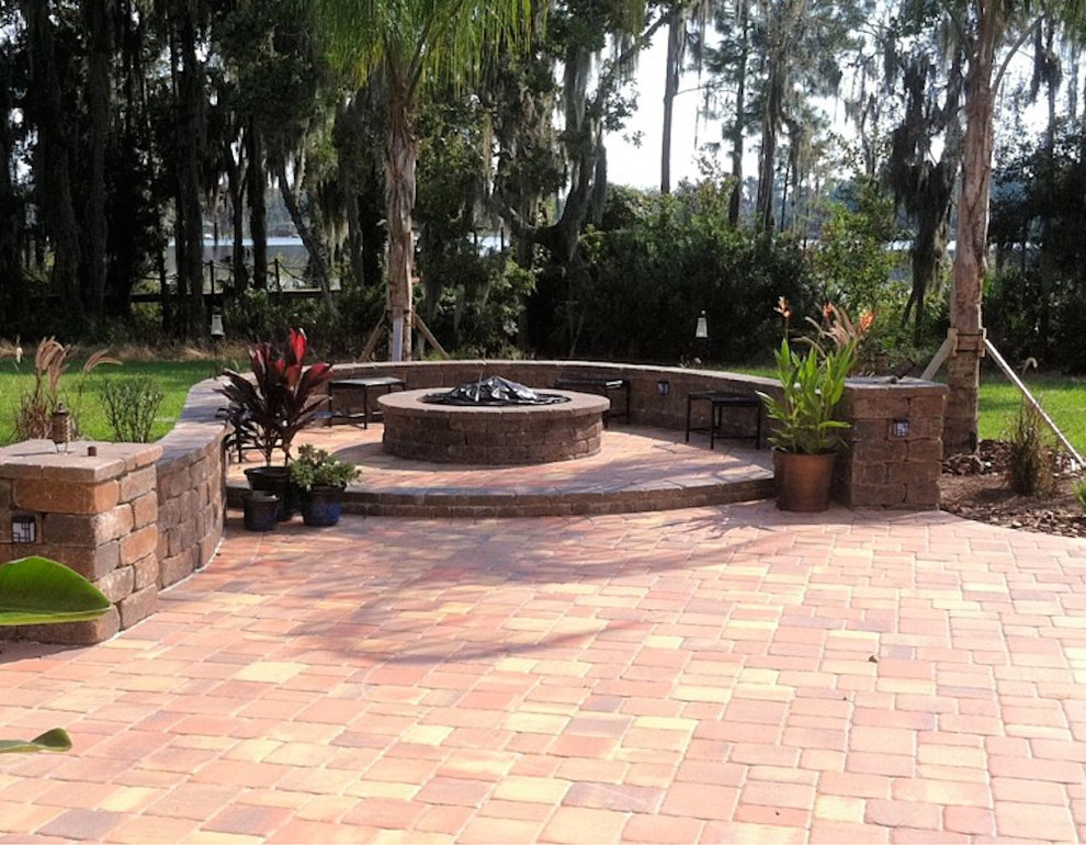 Photo of a world-inspired patio in Tampa.