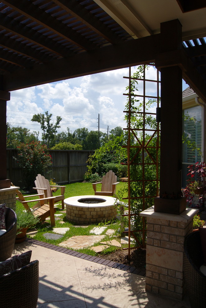 Inspiration for a transitional patio remodel in Houston