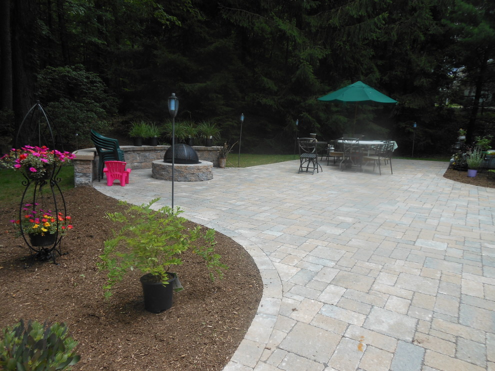 Inspiration for a large classic back patio in Bridgeport with an outdoor kitchen, stamped concrete and no cover.
