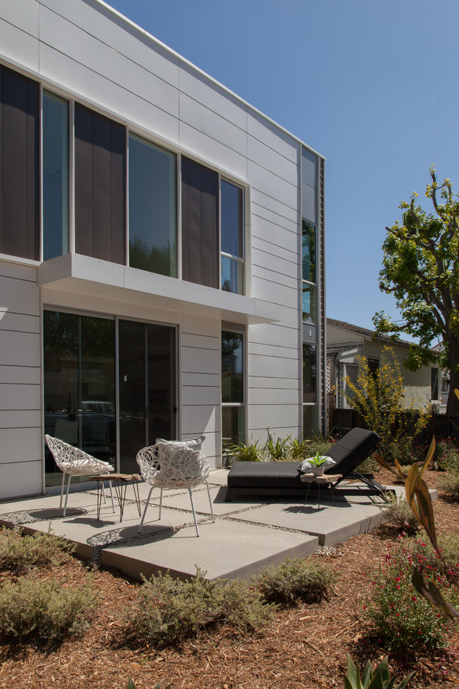 Proto Homes Greene Contemporary Patio Los Angeles by Izumi